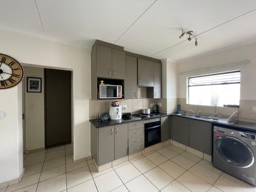 2 Bedroom Property for Sale in Barbeque Downs Gauteng