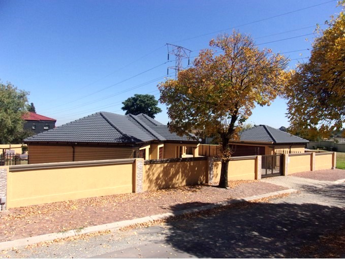 5 Bedroom Property for Sale in Crystal Park Gauteng