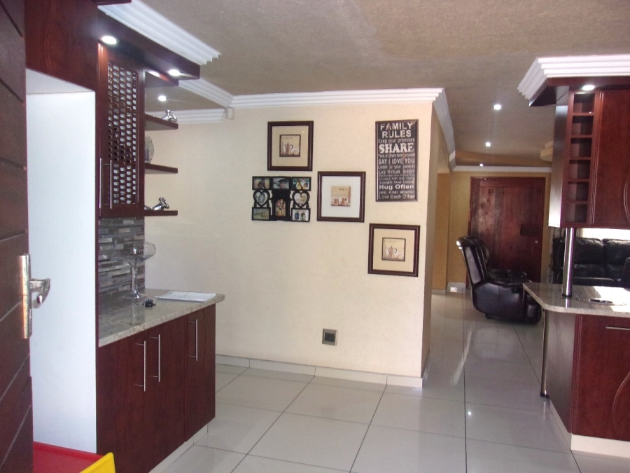 5 Bedroom Property for Sale in Crystal Park Gauteng