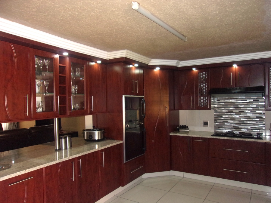 5 Bedroom Property for Sale in Crystal Park Gauteng