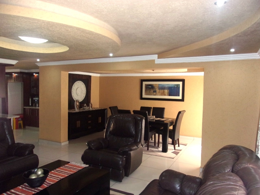 5 Bedroom Property for Sale in Crystal Park Gauteng