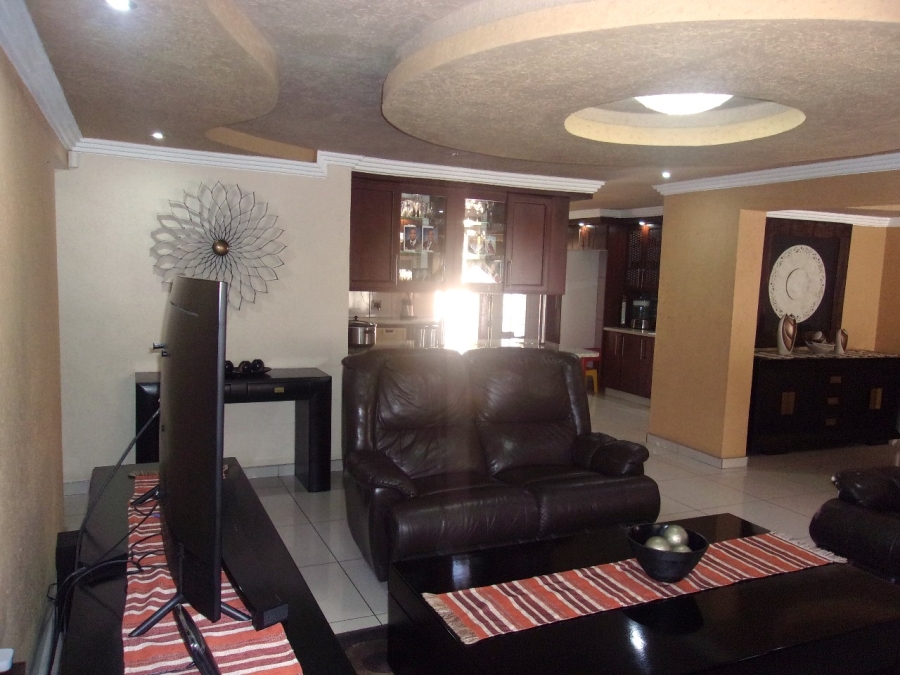 5 Bedroom Property for Sale in Crystal Park Gauteng