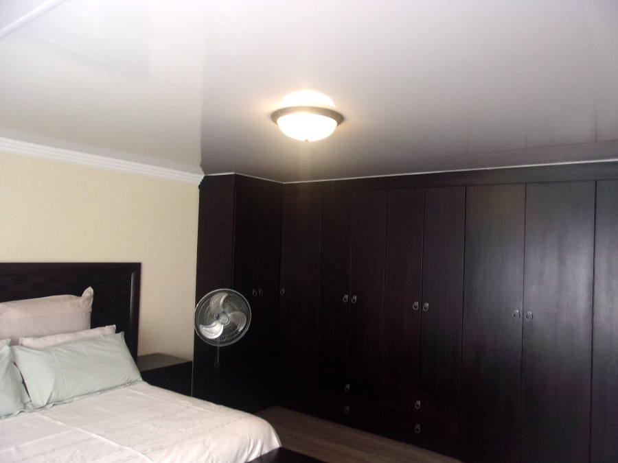 5 Bedroom Property for Sale in Crystal Park Gauteng