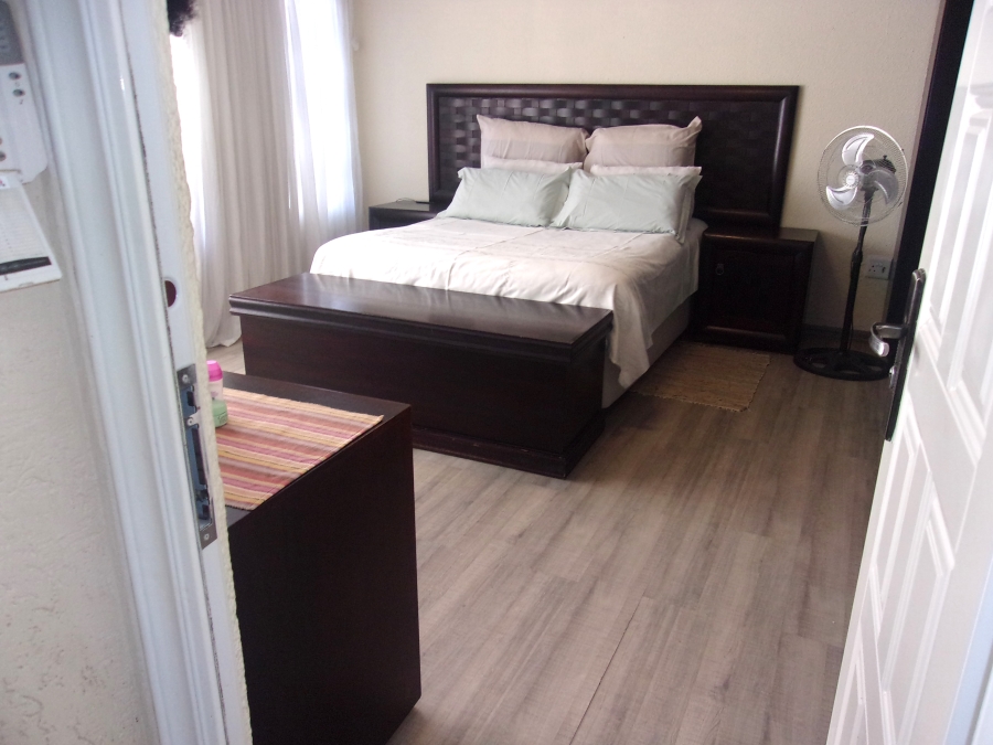 5 Bedroom Property for Sale in Crystal Park Gauteng