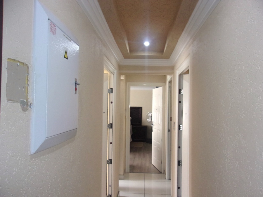 5 Bedroom Property for Sale in Crystal Park Gauteng