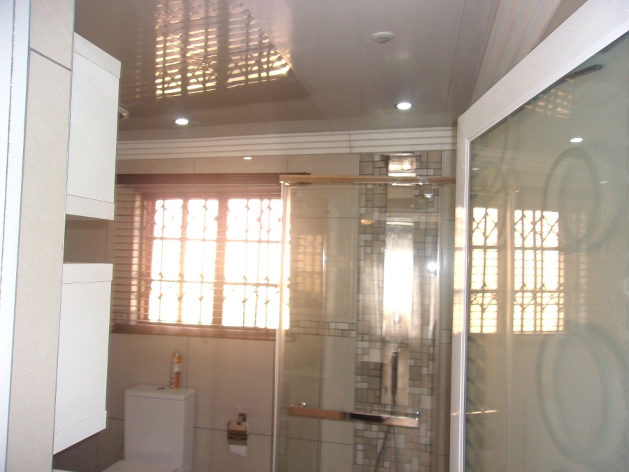 5 Bedroom Property for Sale in Crystal Park Gauteng