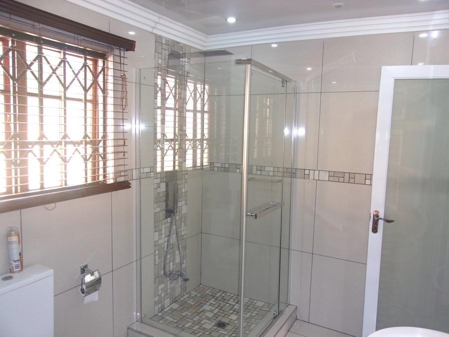 5 Bedroom Property for Sale in Crystal Park Gauteng