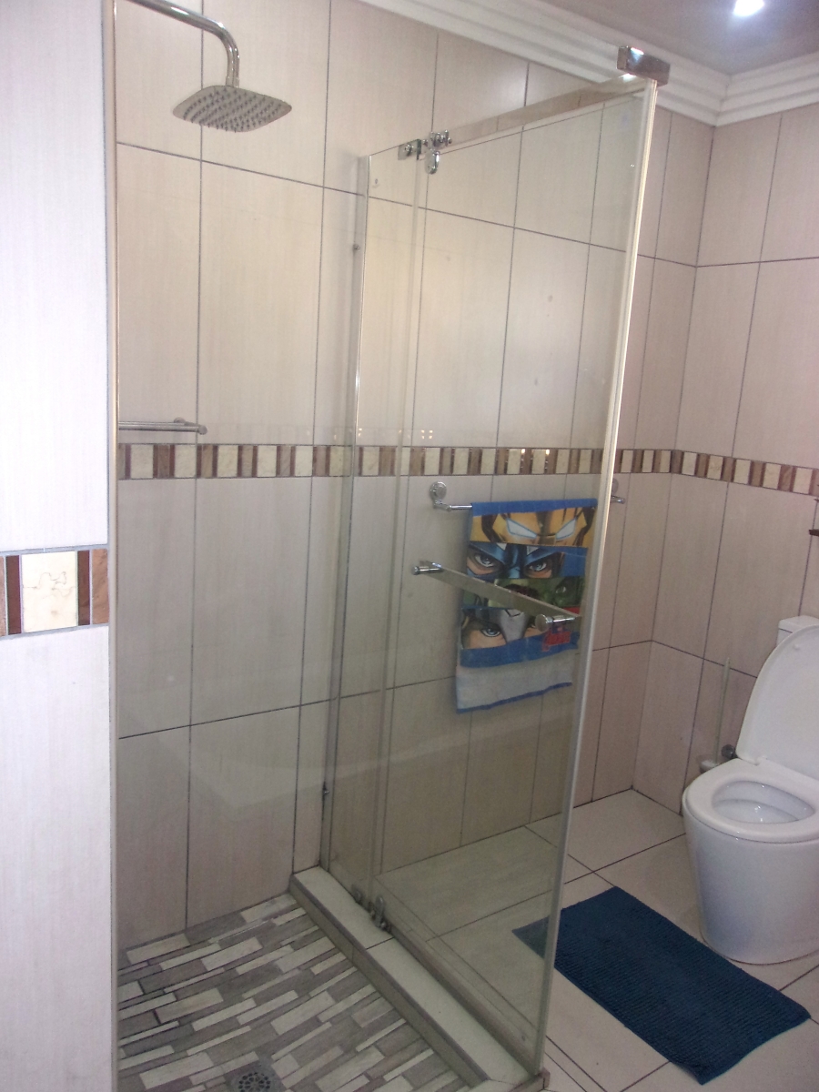 5 Bedroom Property for Sale in Crystal Park Gauteng