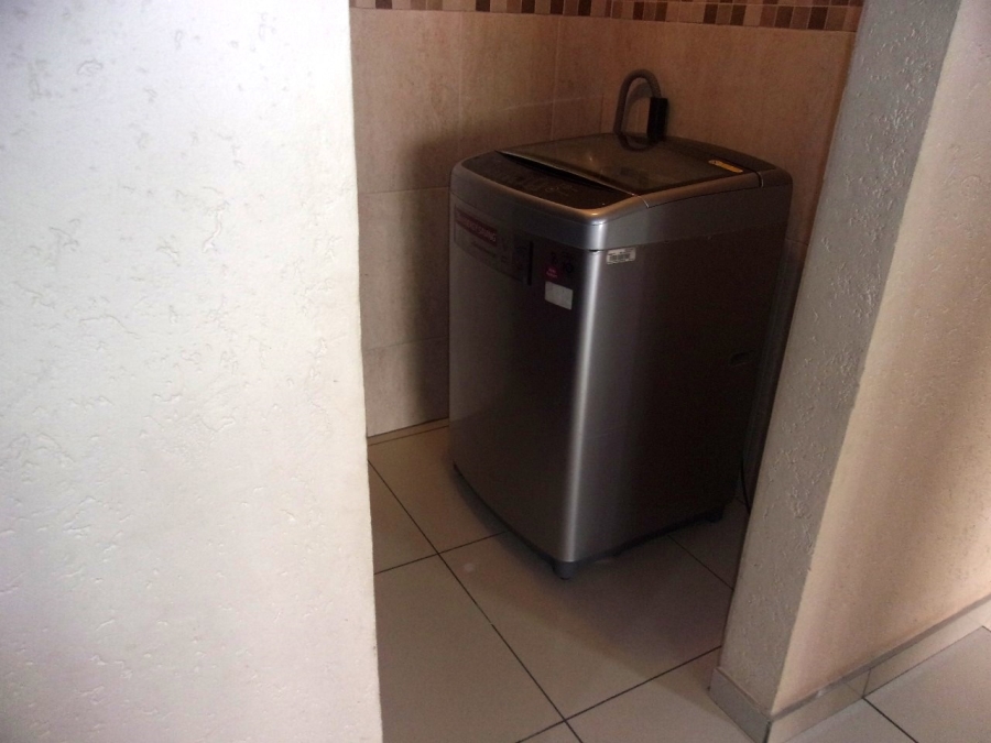 5 Bedroom Property for Sale in Crystal Park Gauteng