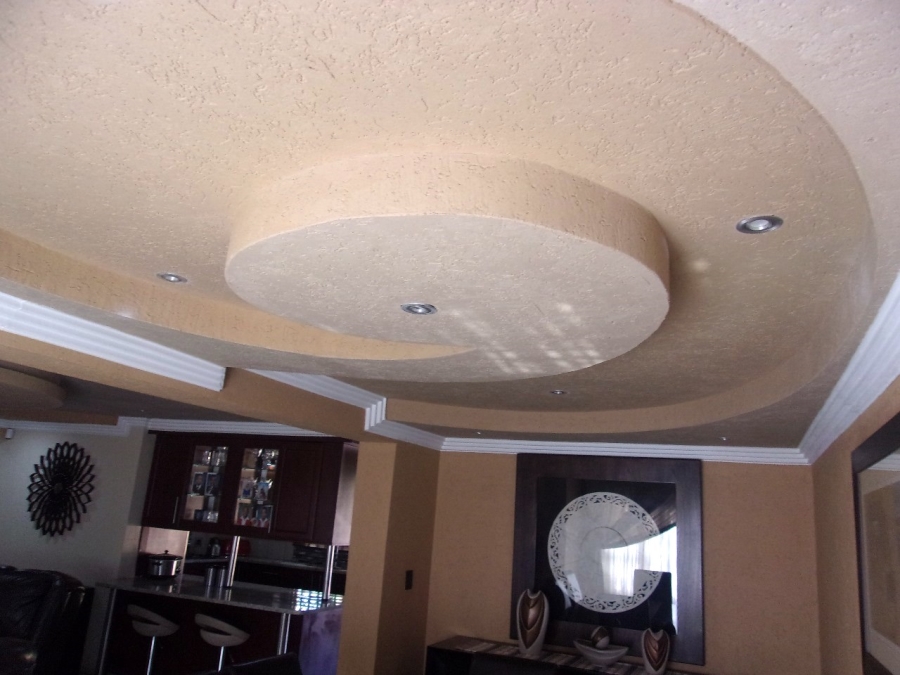 5 Bedroom Property for Sale in Crystal Park Gauteng