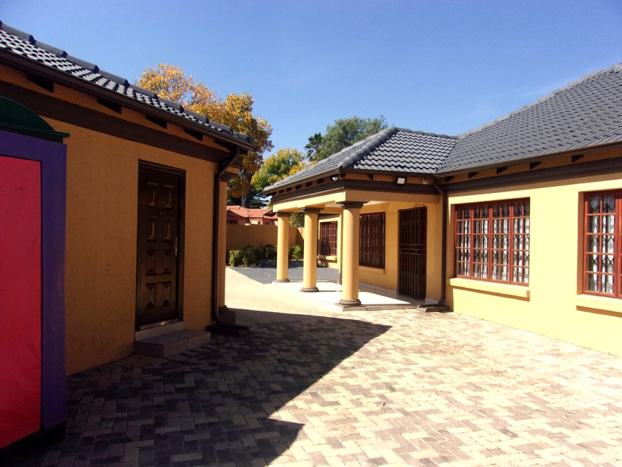 5 Bedroom Property for Sale in Crystal Park Gauteng
