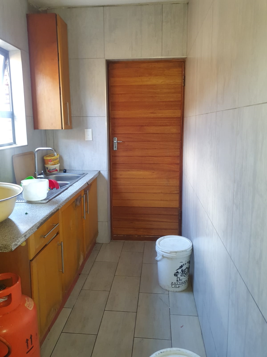 5 Bedroom Property for Sale in Palm Ridge Gauteng