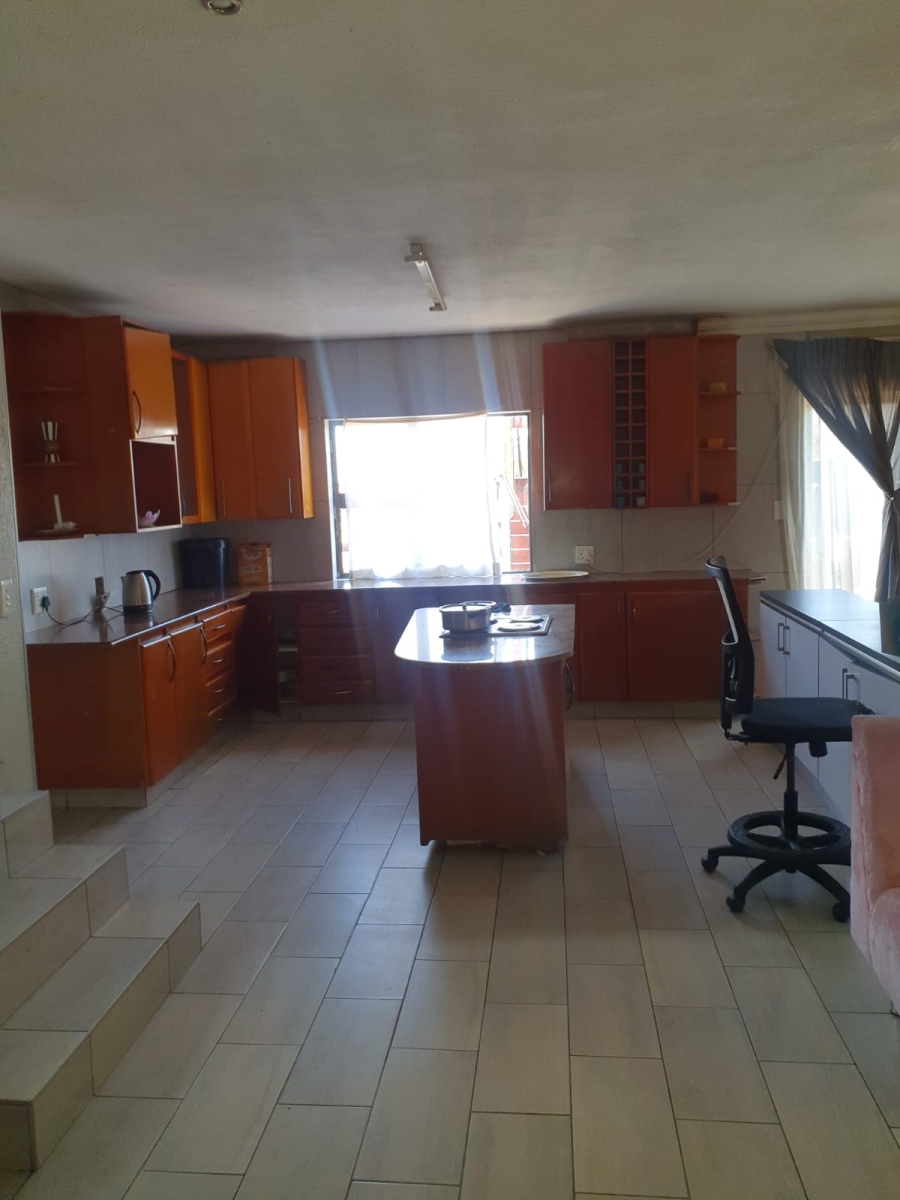 5 Bedroom Property for Sale in Palm Ridge Gauteng