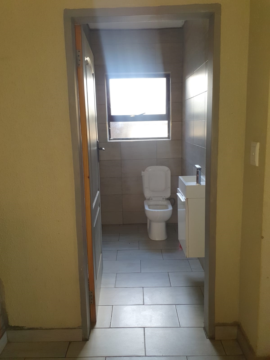 5 Bedroom Property for Sale in Palm Ridge Gauteng