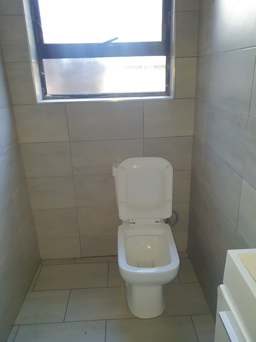 5 Bedroom Property for Sale in Palm Ridge Gauteng