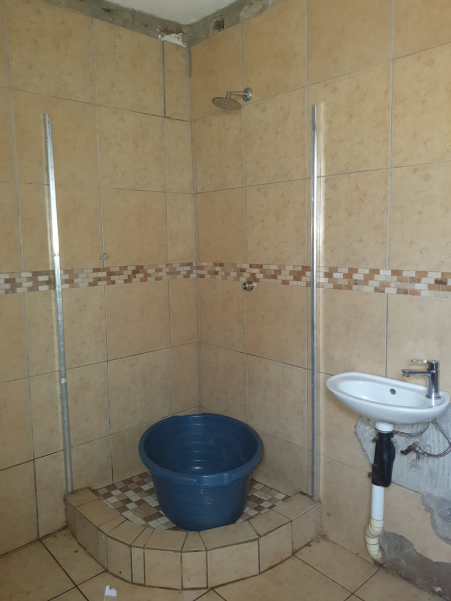 5 Bedroom Property for Sale in Palm Ridge Gauteng