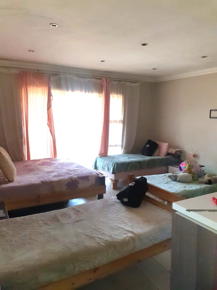 5 Bedroom Property for Sale in Palm Ridge Gauteng