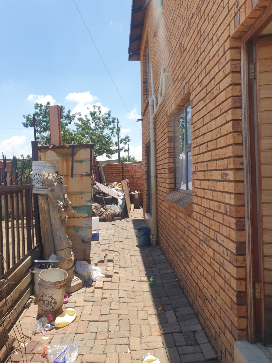 5 Bedroom Property for Sale in Palm Ridge Gauteng