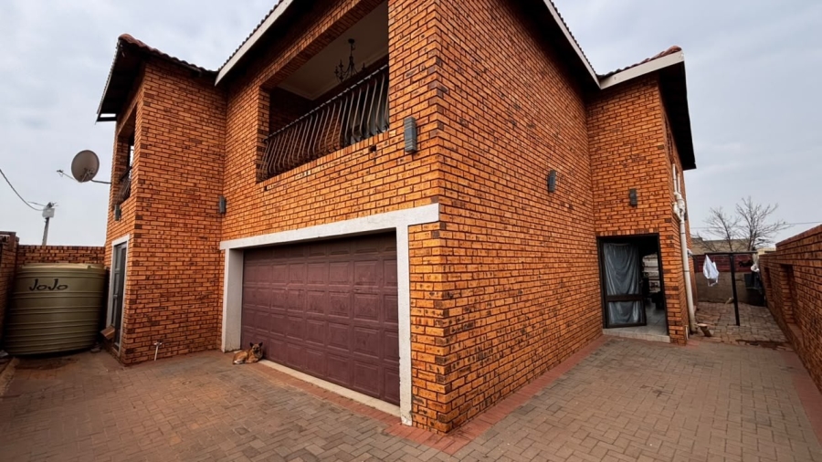 5 Bedroom Property for Sale in Palm Ridge Gauteng