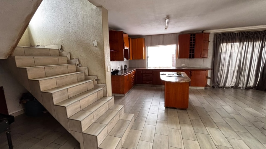 5 Bedroom Property for Sale in Palm Ridge Gauteng