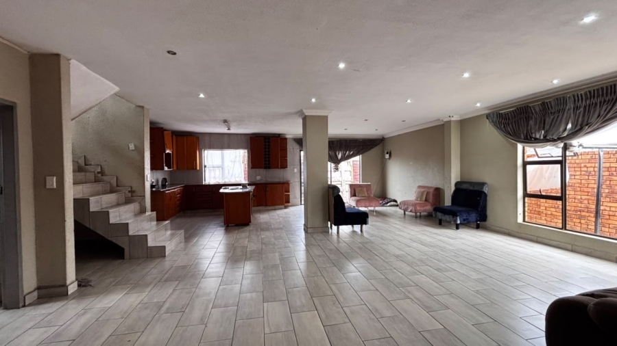 5 Bedroom Property for Sale in Palm Ridge Gauteng