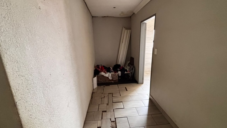 5 Bedroom Property for Sale in Palm Ridge Gauteng