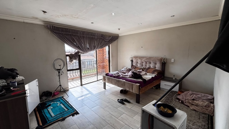 5 Bedroom Property for Sale in Palm Ridge Gauteng