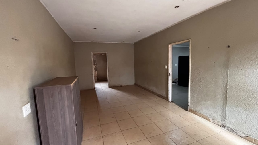 5 Bedroom Property for Sale in Palm Ridge Gauteng