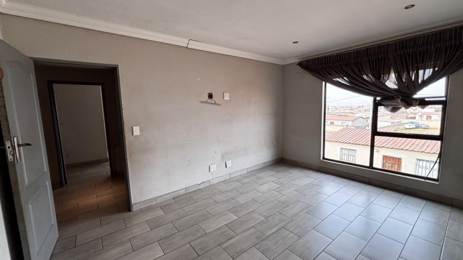 5 Bedroom Property for Sale in Palm Ridge Gauteng