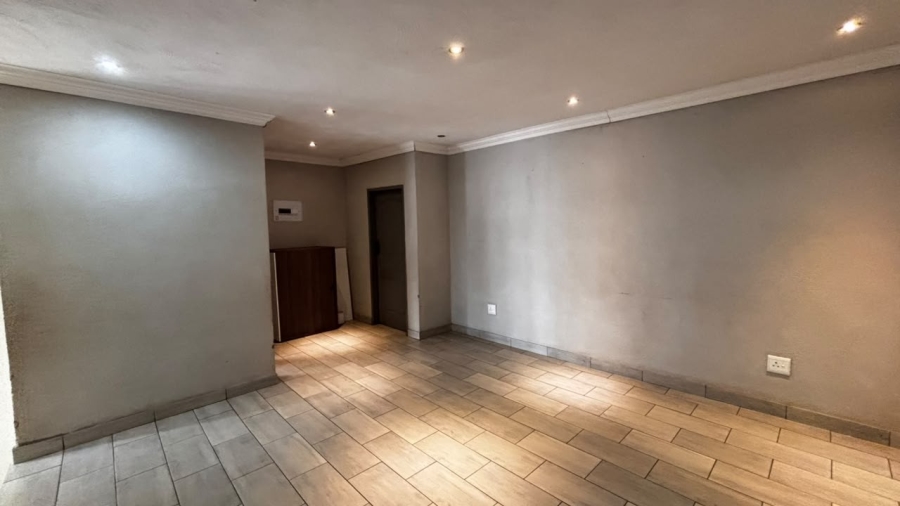 5 Bedroom Property for Sale in Palm Ridge Gauteng