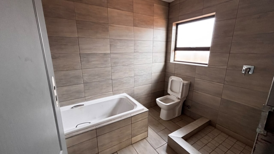 5 Bedroom Property for Sale in Palm Ridge Gauteng
