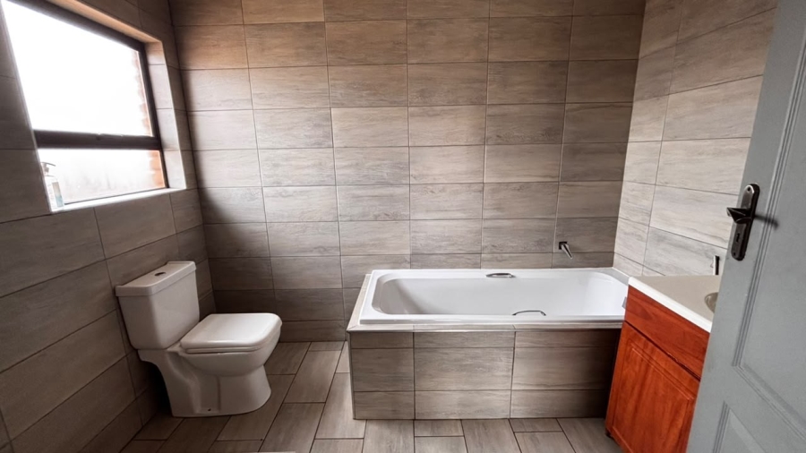 5 Bedroom Property for Sale in Palm Ridge Gauteng