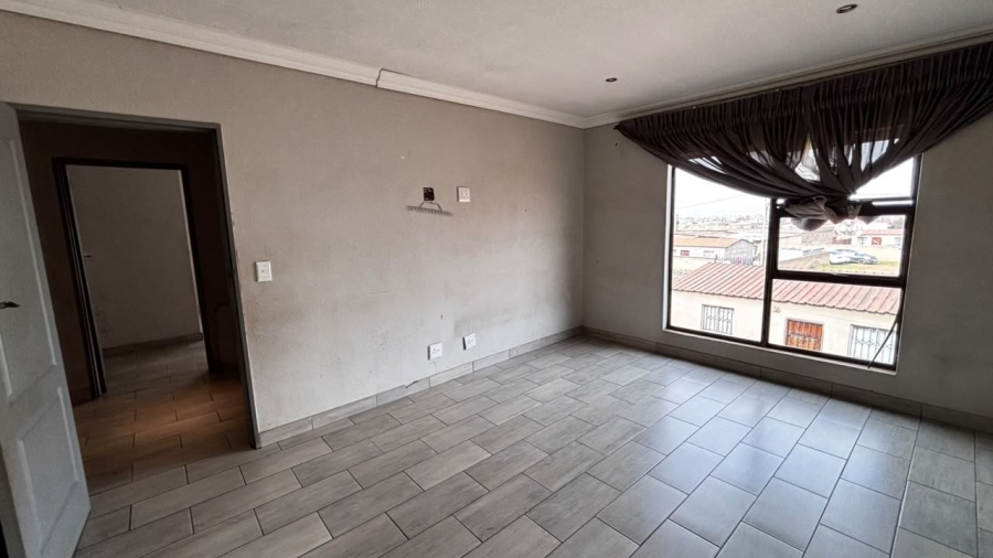5 Bedroom Property for Sale in Palm Ridge Gauteng