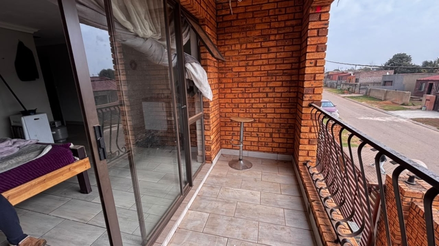 5 Bedroom Property for Sale in Palm Ridge Gauteng