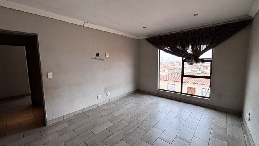 5 Bedroom Property for Sale in Palm Ridge Gauteng