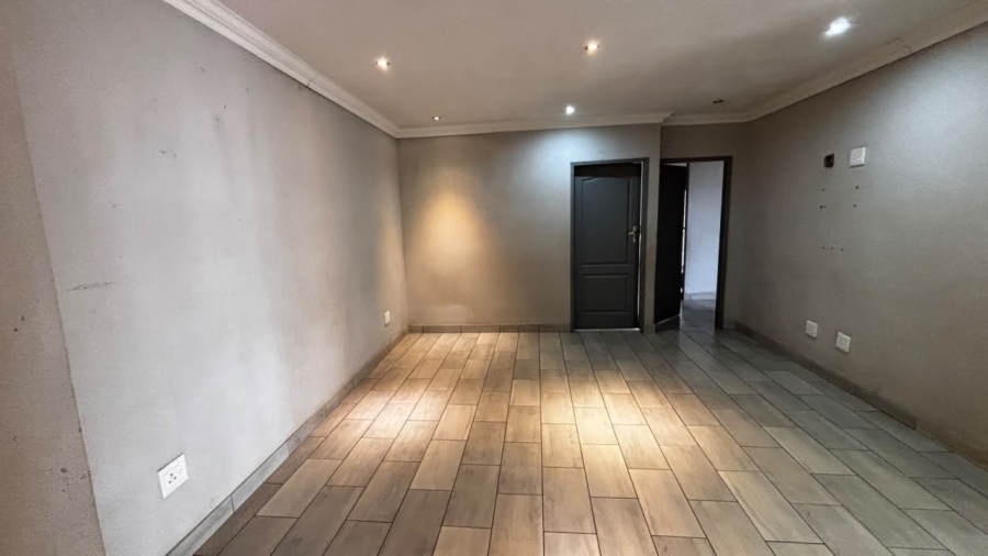 5 Bedroom Property for Sale in Palm Ridge Gauteng