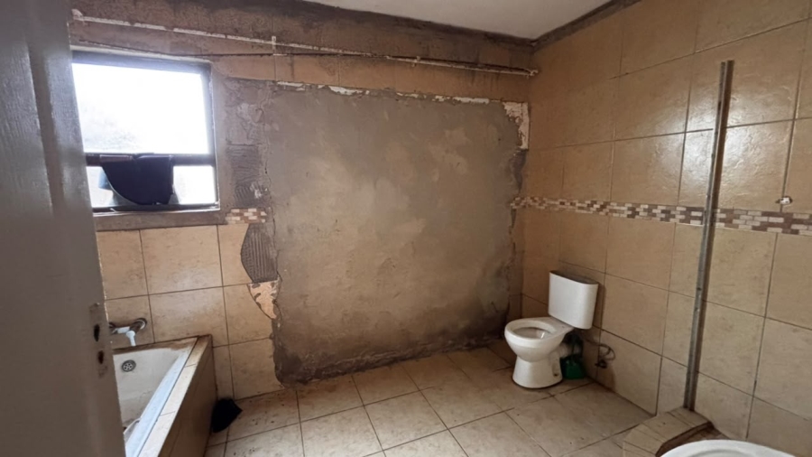 5 Bedroom Property for Sale in Palm Ridge Gauteng