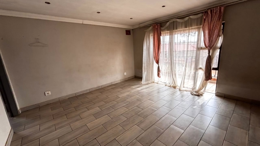 5 Bedroom Property for Sale in Palm Ridge Gauteng