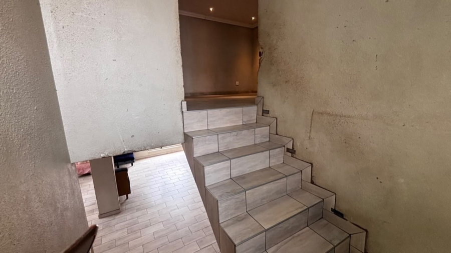 5 Bedroom Property for Sale in Palm Ridge Gauteng