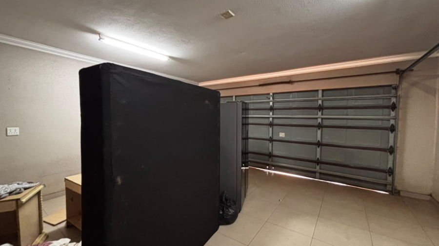 5 Bedroom Property for Sale in Palm Ridge Gauteng