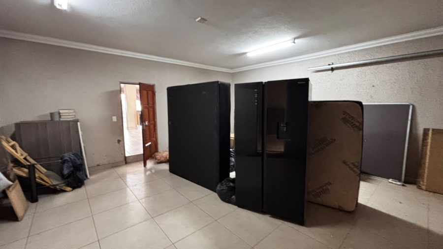5 Bedroom Property for Sale in Palm Ridge Gauteng