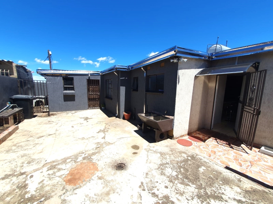 4 Bedroom Property for Sale in Tsakane Gauteng