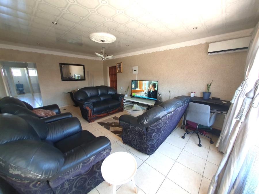 4 Bedroom Property for Sale in Tsakane Gauteng