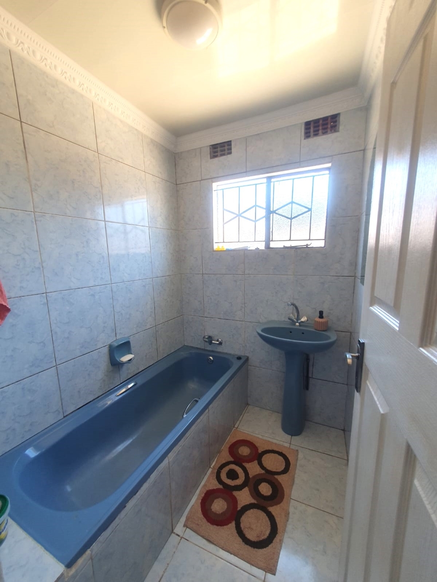4 Bedroom Property for Sale in Tsakane Gauteng