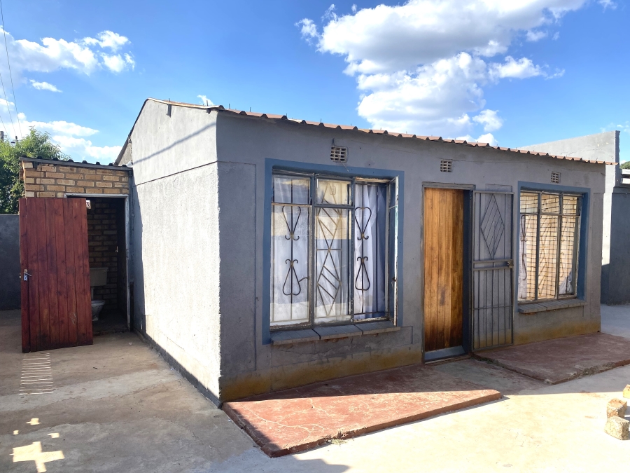 10 Bedroom Property for Sale in Rondebult Gauteng