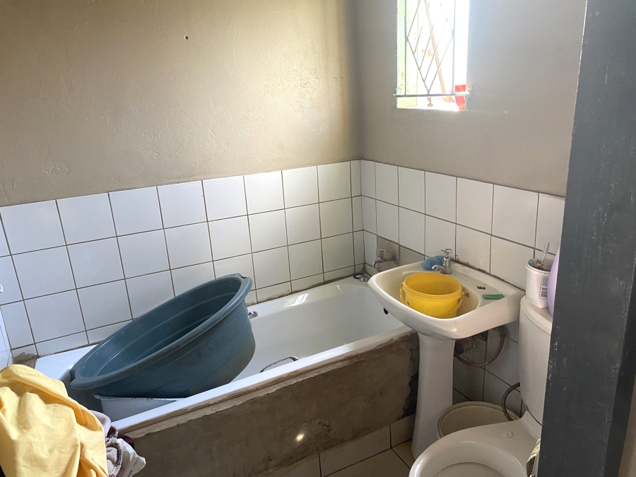 10 Bedroom Property for Sale in Rondebult Gauteng