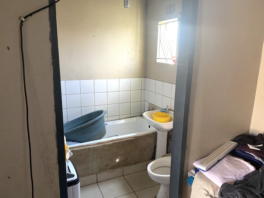 10 Bedroom Property for Sale in Rondebult Gauteng