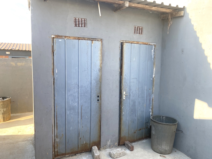 10 Bedroom Property for Sale in Rondebult Gauteng