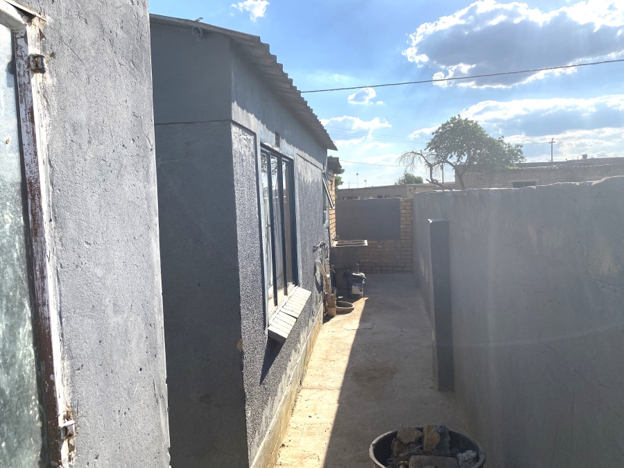10 Bedroom Property for Sale in Rondebult Gauteng