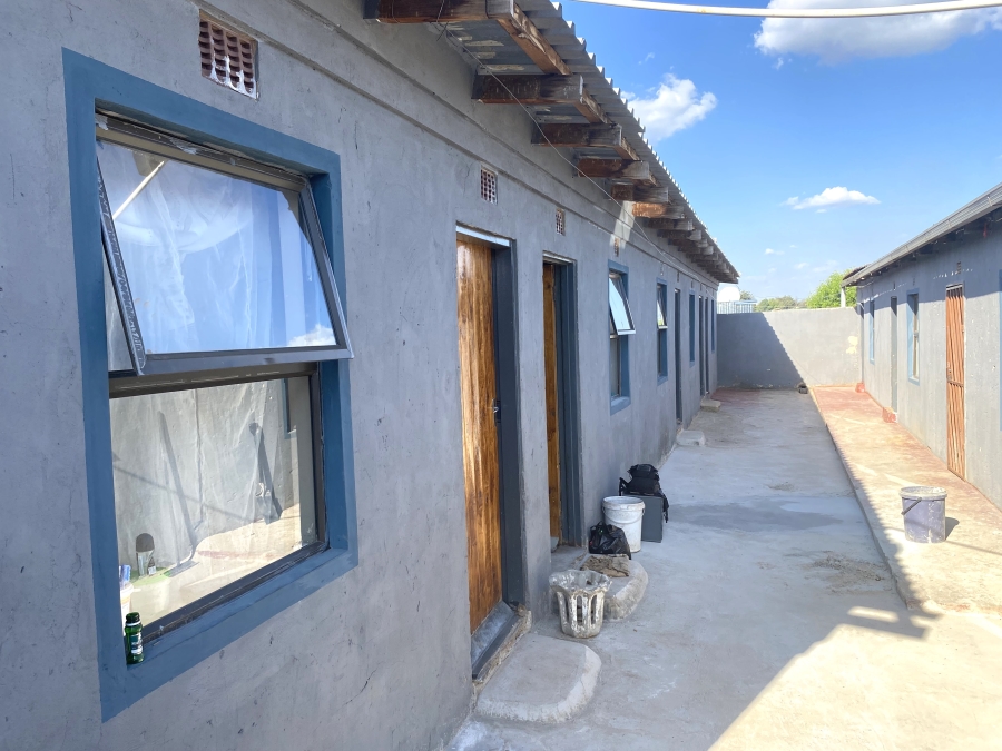 10 Bedroom Property for Sale in Rondebult Gauteng